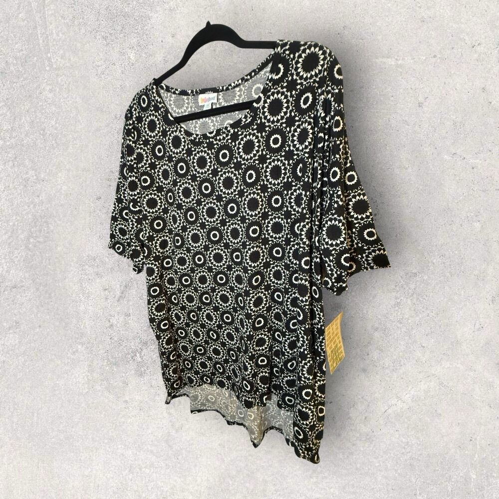 NWT LuLaRoe Irma Shirt Hi Low Blk/Wht Circular 2XL  Pull On Short Sleeves Women